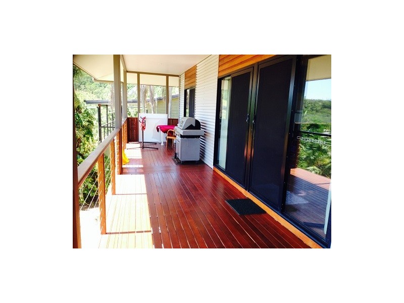 17 Country Road, Cannonvale QLD 4802