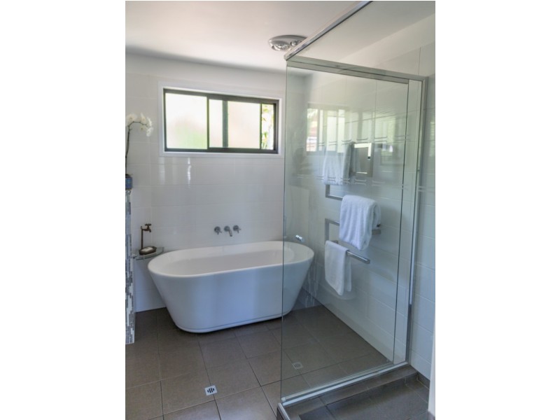 Lot 2 No. 4 HAMILTON AVENUE, Cannonvale QLD 4802