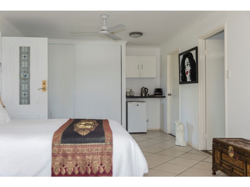 Lot 2 No. 4 HAMILTON AVENUE, Cannonvale QLD 4802