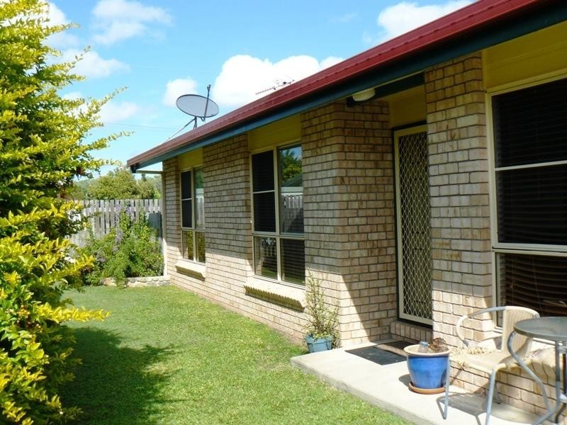 2 / 3 Peters Avenue, Midge Point QLD 4799