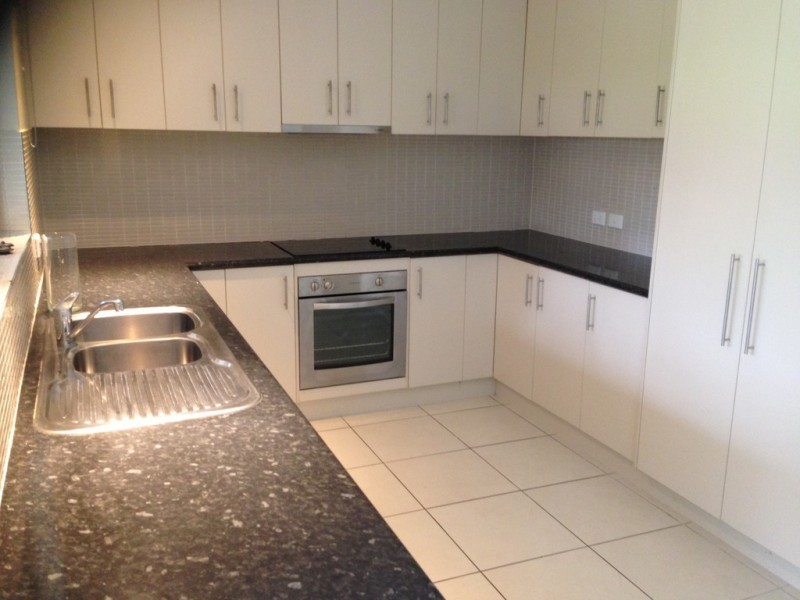 Unit 2 / 24 Links Drive, Cannonvale QLD 4802