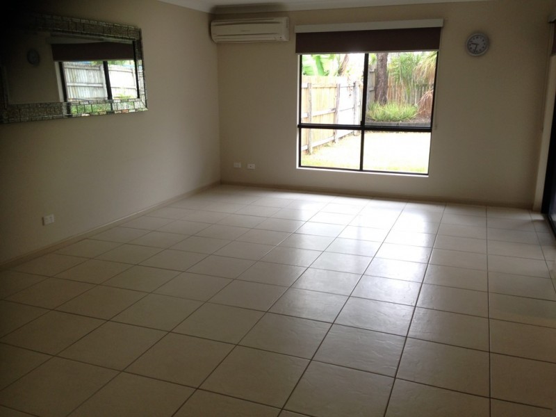 Unit 2 / 24 Links Drive, Cannonvale QLD 4802