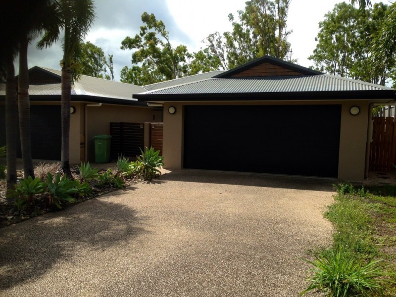 Unit 2 / 24 Links Drive, Cannonvale QLD 4802