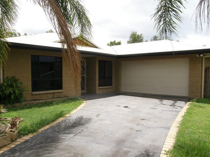 3 Shelley Close, Cannonvale QLD 4802