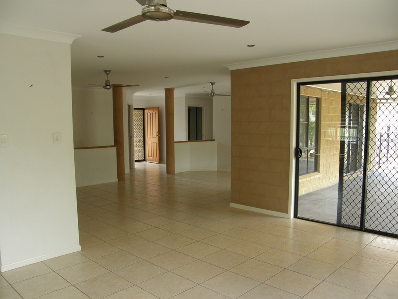 3 Shelley Close, Cannonvale QLD 4802