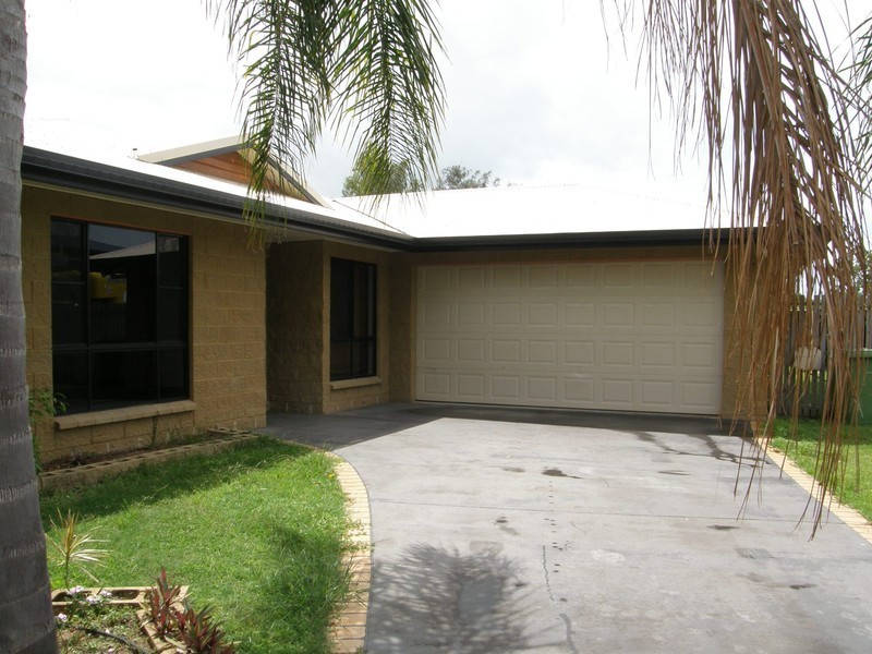 3 Shelley Close, Cannonvale QLD 4802