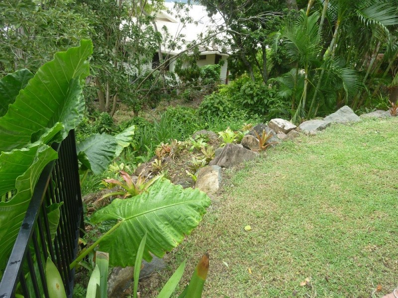 Unit 1 /13 Macarthur Drive, Cannonvale QLD 4802