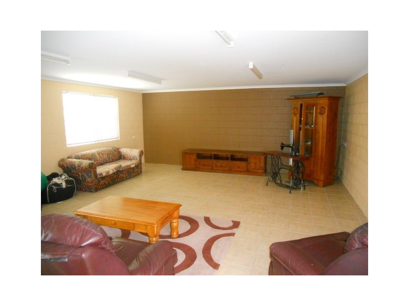 Unit 1 / 5 Robert Street, Proserpine QLD 4800