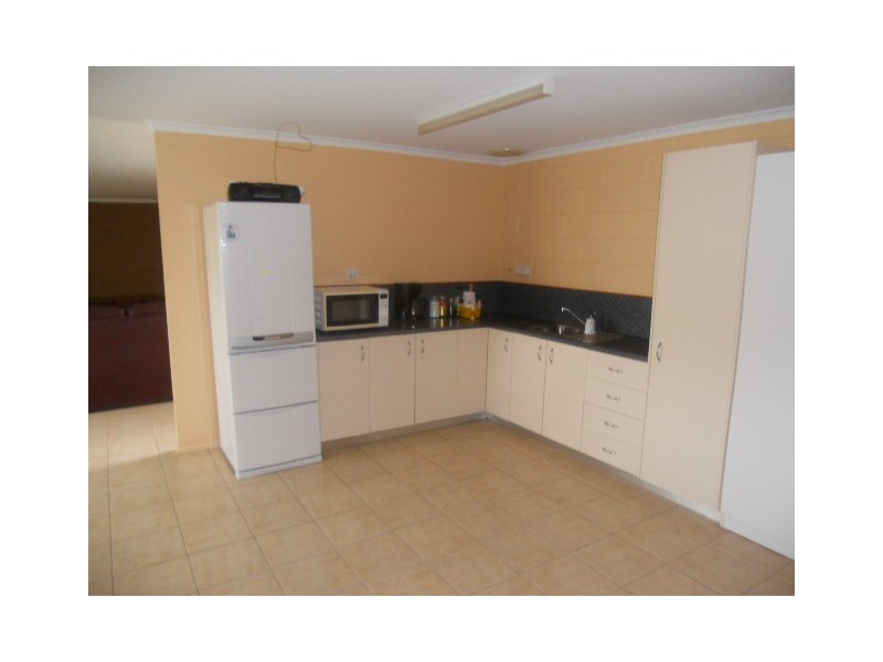 Unit 1 / 5 Robert Street, Proserpine QLD 4800