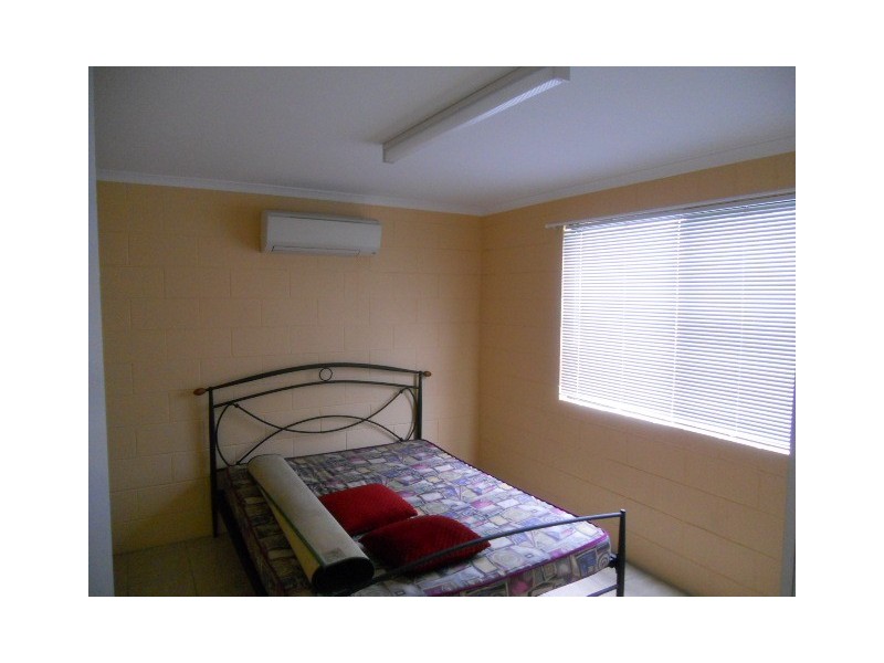 Unit 1 / 5 Robert Street, Proserpine QLD 4800