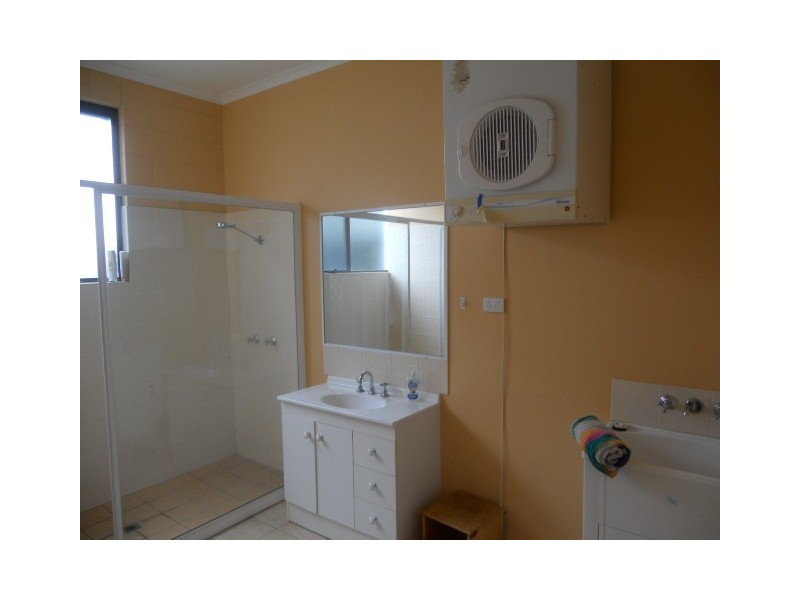 Unit 1 / 5 Robert Street, Proserpine QLD 4800