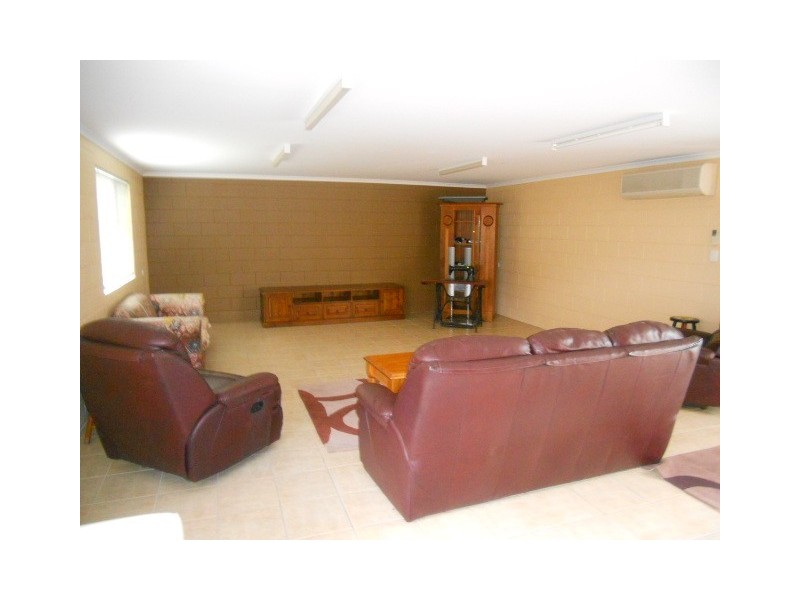 Unit 1 / 5 Robert Street, Proserpine QLD 4800
