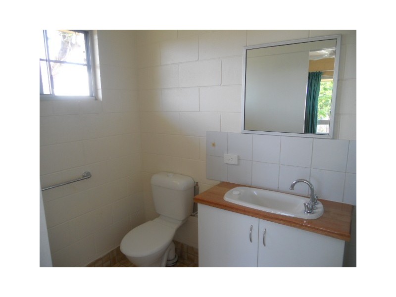 7 / 2 Florence Street, Proserpine QLD 4800