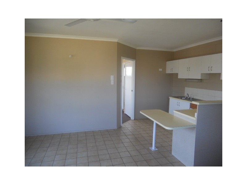 7 / 2 Florence Street, Proserpine QLD 4800