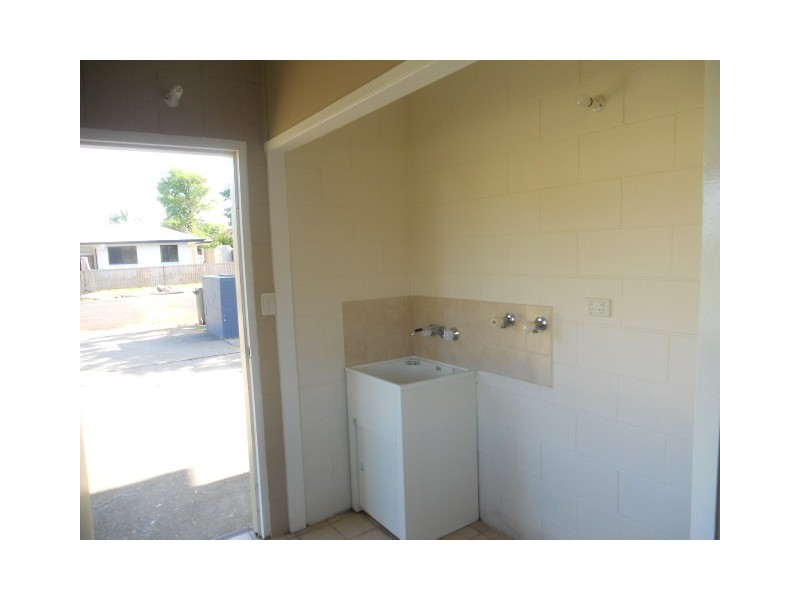 7 / 2 Florence Street, Proserpine QLD 4800