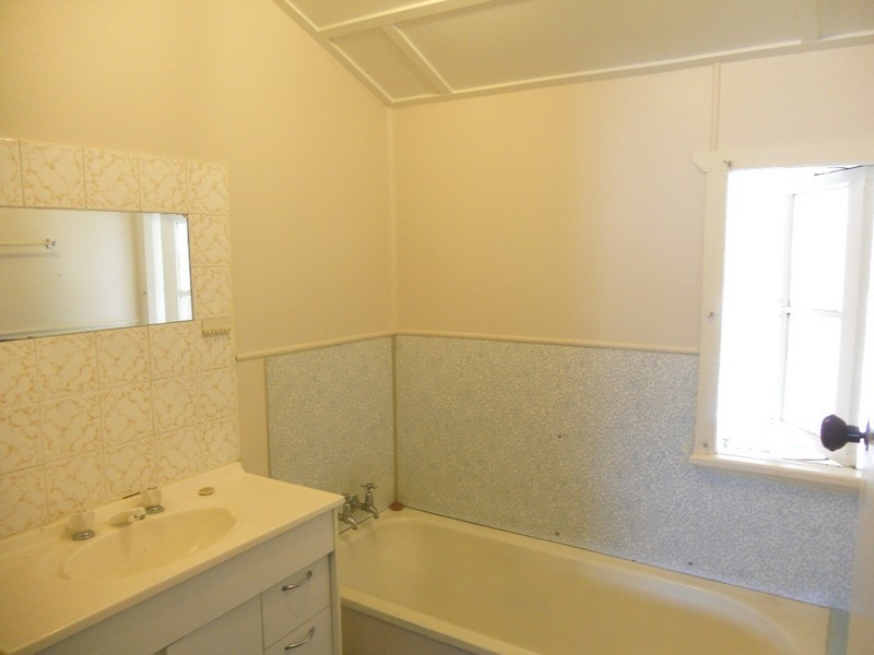 25 Ruge Street, Proserpine QLD 4800