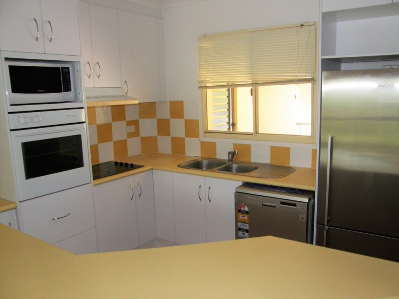 12 / 24 Beach Road, Cannonvale QLD 4802