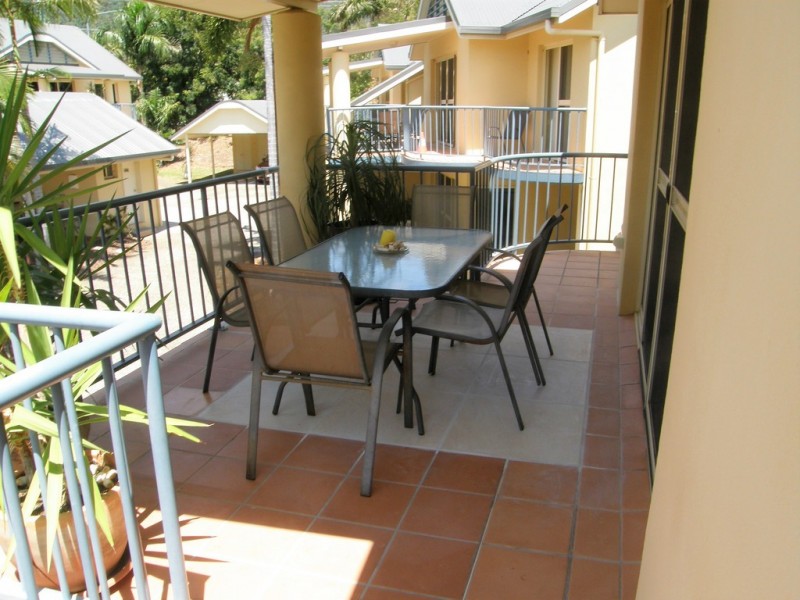 12 / 24 Beach Road, Cannonvale QLD 4802