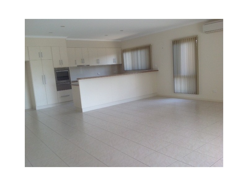 61 Parker Road, Cannonvale QLD 4802