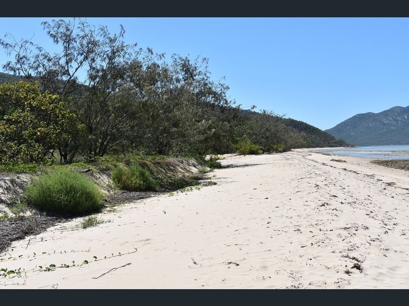 37 Gloucester Avenue, Hideaway Bay QLD 4800