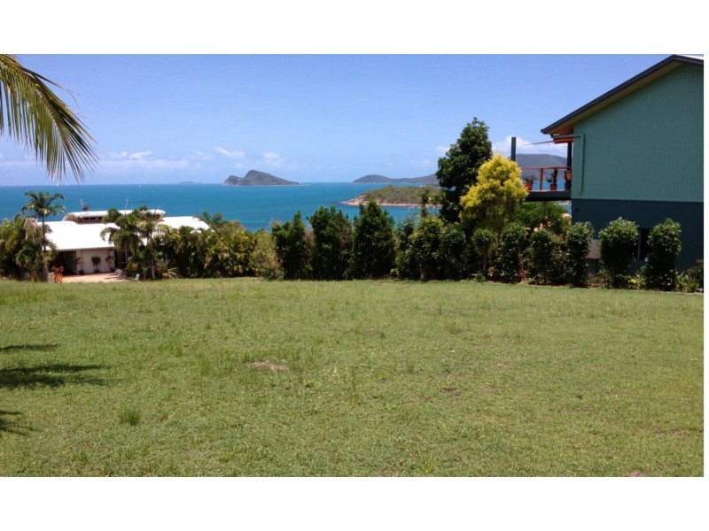 8 Blackcurrent Drive, Hideaway Bay QLD 4800