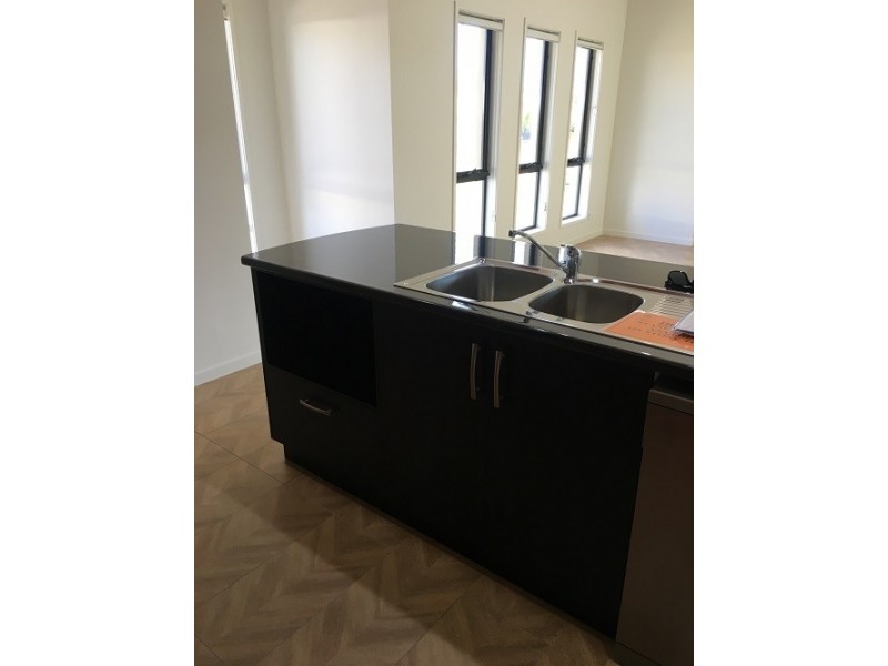 11 Trader Crescent, Cannonvale QLD 4802