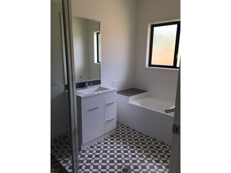 11 Trader Crescent, Cannonvale QLD 4802