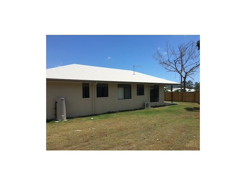 11 Trader Crescent, Cannonvale QLD 4802