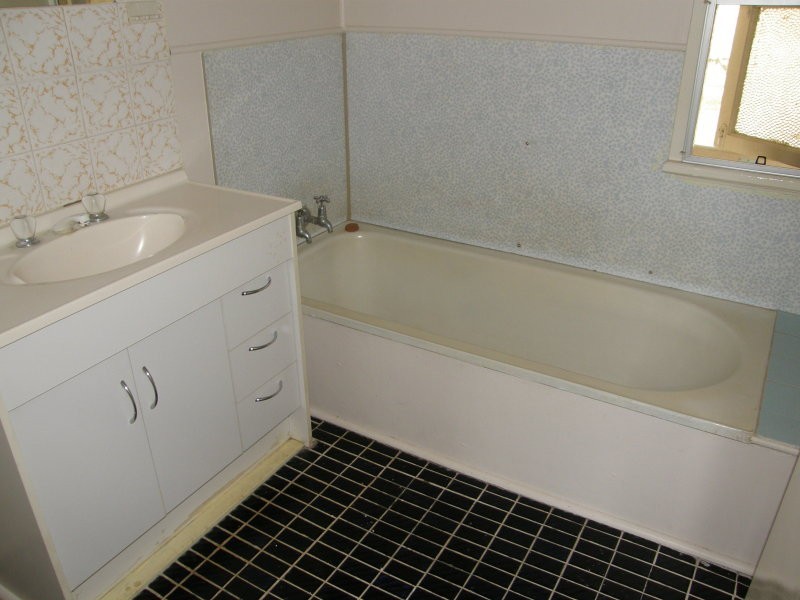 25 Ruge St, Proserpine QLD 4800