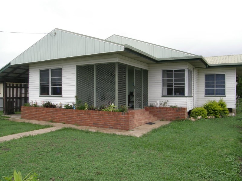 4 Blair St, Proserpine QLD 4800