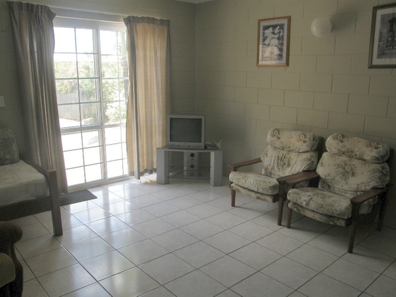 Unit 1/11 Island Dr, Cannonvale QLD 4802