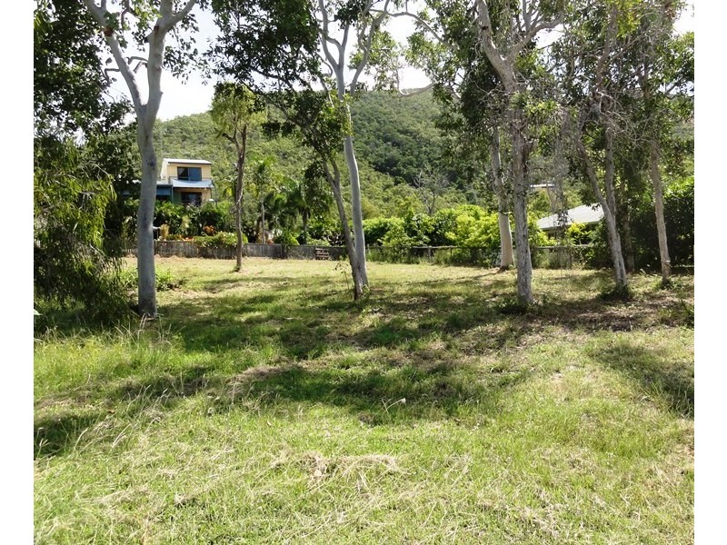 83 Gloucester Avenue, Hideaway Bay QLD 4800