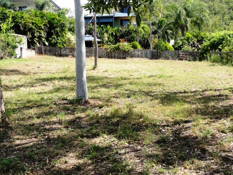 83 Gloucester Avenue, Hideaway Bay QLD 4800