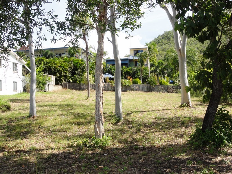 83 Gloucester Avenue, Hideaway Bay QLD 4800