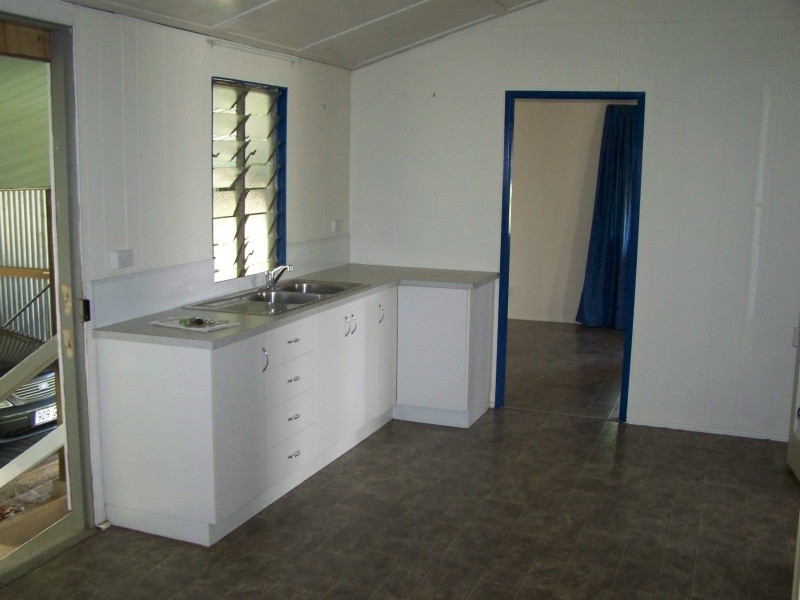 96 Faust, Proserpine QLD 4800