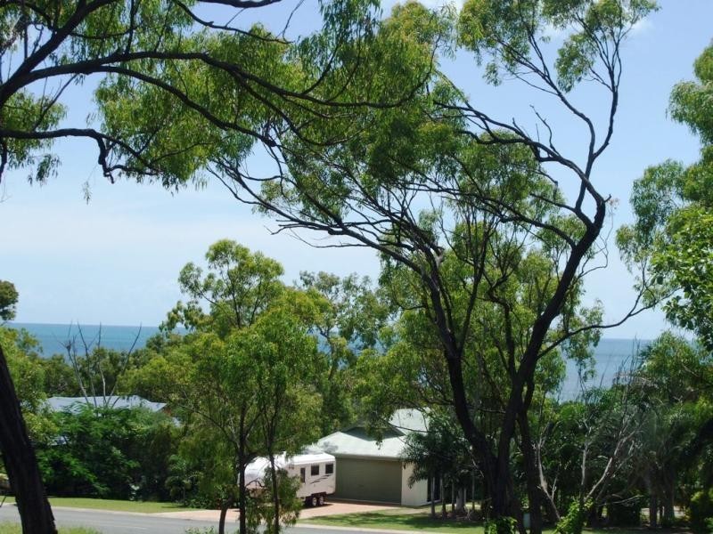 37 Gloucester Avenue, Hideaway Bay QLD 4800