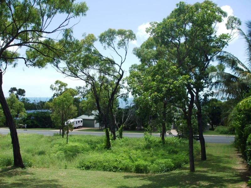 37 Gloucester Avenue, Hideaway Bay QLD 4800