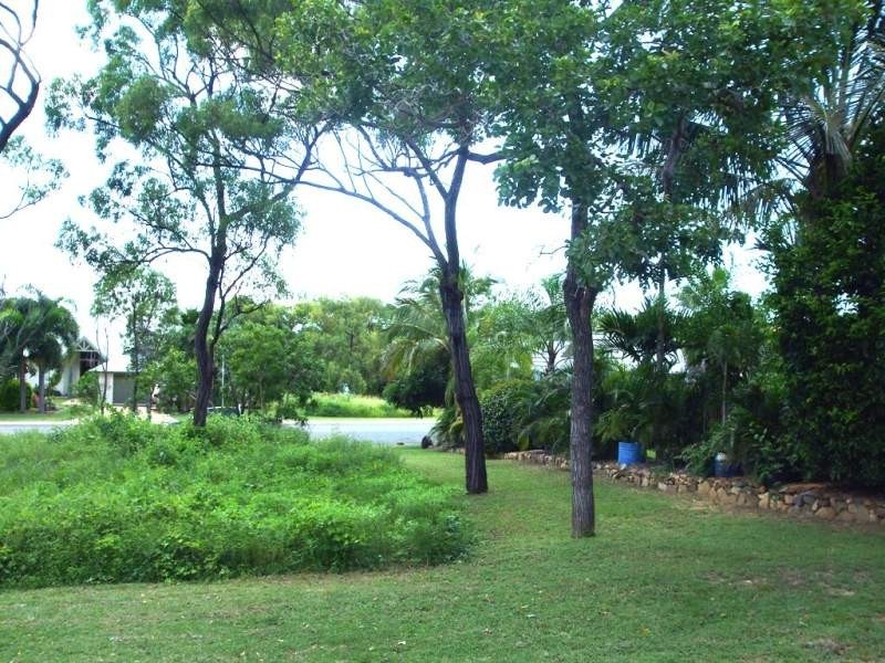 37 Gloucester Avenue, Hideaway Bay QLD 4800