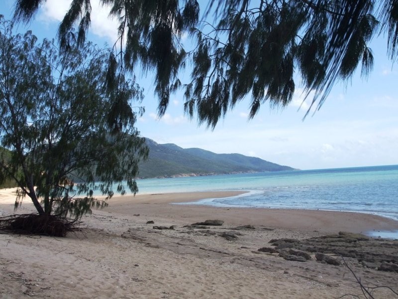 37 Gloucester Avenue, Hideaway Bay QLD 4800
