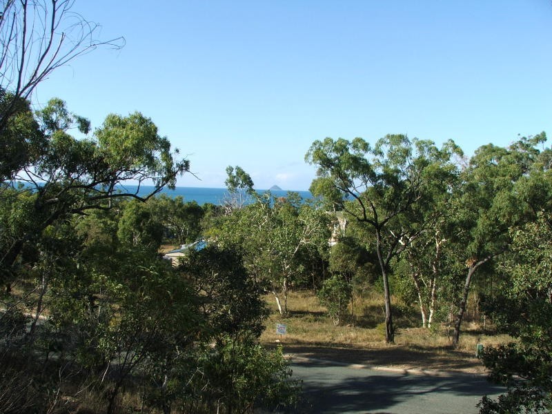 37 Rattray Avenue, Hideaway Bay QLD 4800