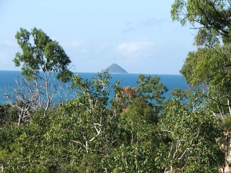 37 Rattray Avenue, Hideaway Bay QLD 4800