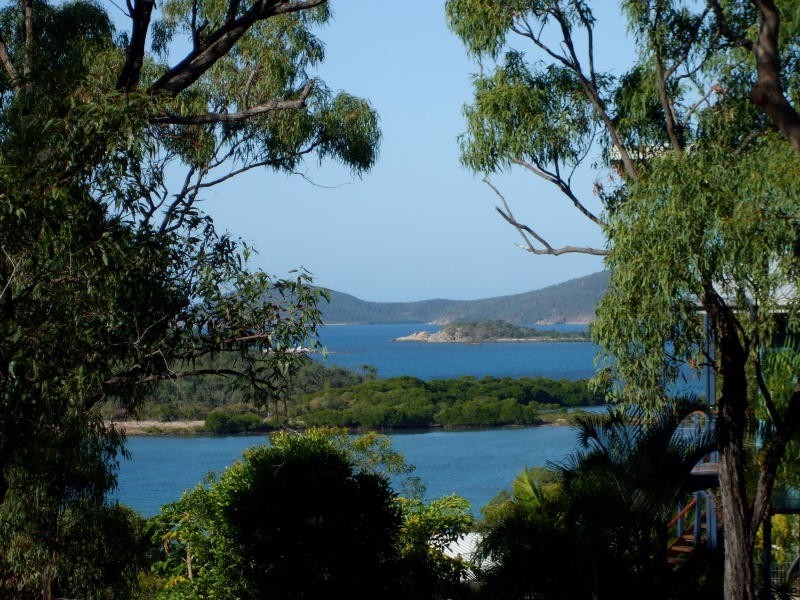 26 Blackcurrent Drive, Hideaway Bay QLD 4800