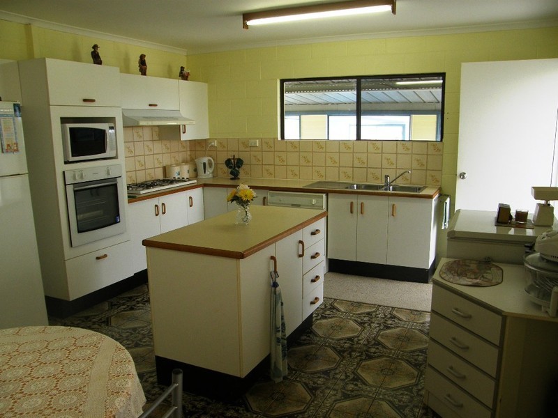 2 Foxlee St, Proserpine QLD 4800