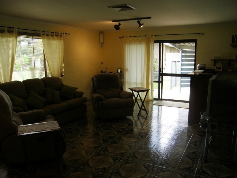 2 Foxlee St, Proserpine QLD 4800