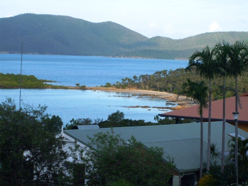 8 Blackcurrent Drive, Hideaway Bay QLD 4800