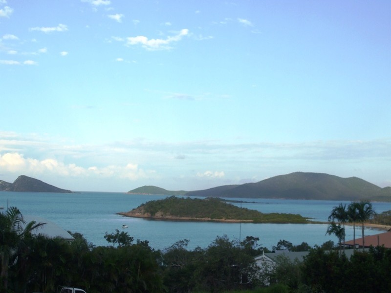 8 Blackcurrent Drive, Hideaway Bay QLD 4800
