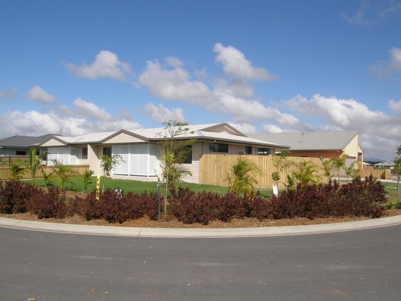 1 / 3 Damson Cres, Whitsunday Gardens, Proserpine QLD 4800