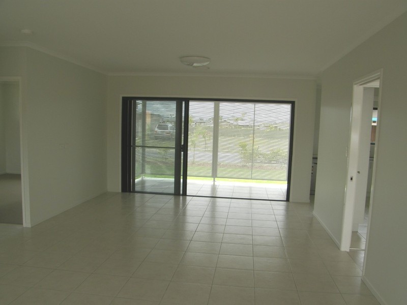 1 / 3 Damson Cres, Whitsunday Gardens, Proserpine QLD 4800