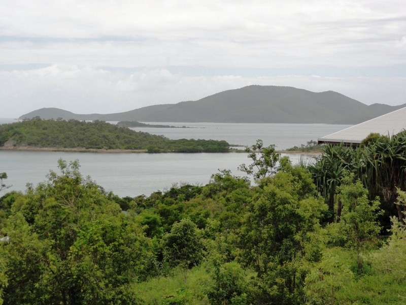 17 Blackcurrent Drive, Hideaway Bay QLD 4800
