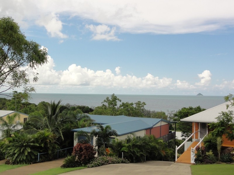 14 Roseric Crescent, Hideaway Bay QLD 4800
